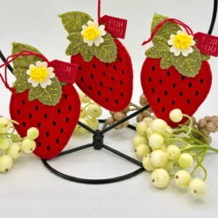 Felt Berry Blossom Etched Dies From The Summer Felt Stitch & Create Collection By Nichol Spohr -Woodland Scenics Shop BonnieCrane.2025.SummerFeltStitch Create 3f832685 4575 461a a67c d840bd9c957b