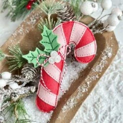 Felt Candy Cane Etched Dies From The Felt Stitch & Create Collection By Nichol Spohr -Woodland Scenics Shop LeanneWest Nov2024 S5 659 FeltCandyCane