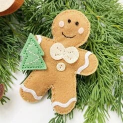 Felt Gingerbread Boy & Girl Etched Dies From The Felt Stitch & Create Collection By Nichol Spohr -Woodland Scenics Shop Lindsey Larsen 2024 FeltStitch Create FeltGingerbreadBoy Girl2