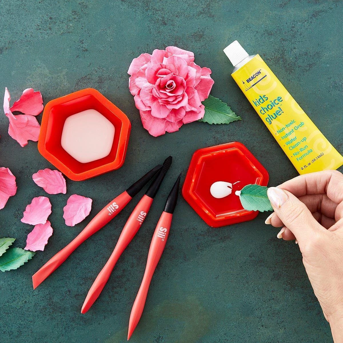 Peachtree - SILI® Glue Pod With Sealable Lid And 3 Sili Micro Glue Brushes 7 Peachtree - SILI® Glue Pod With Sealable Lid And 3 Sili Micro Glue Brushes - Image 7