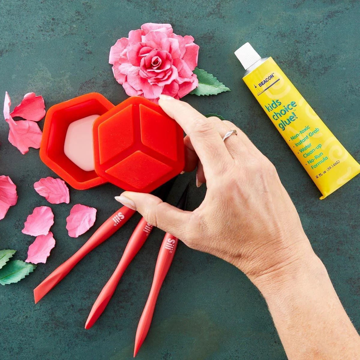 Peachtree - SILI® Glue Pod With Sealable Lid And 3 Sili Micro Glue Brushes 8 Peachtree - SILI® Glue Pod With Sealable Lid And 3 Sili Micro Glue Brushes - Image 8